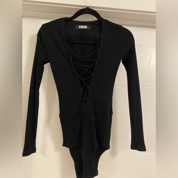 Reformation deep V plunge with lace black Bodysuit - Picture 2 of 4